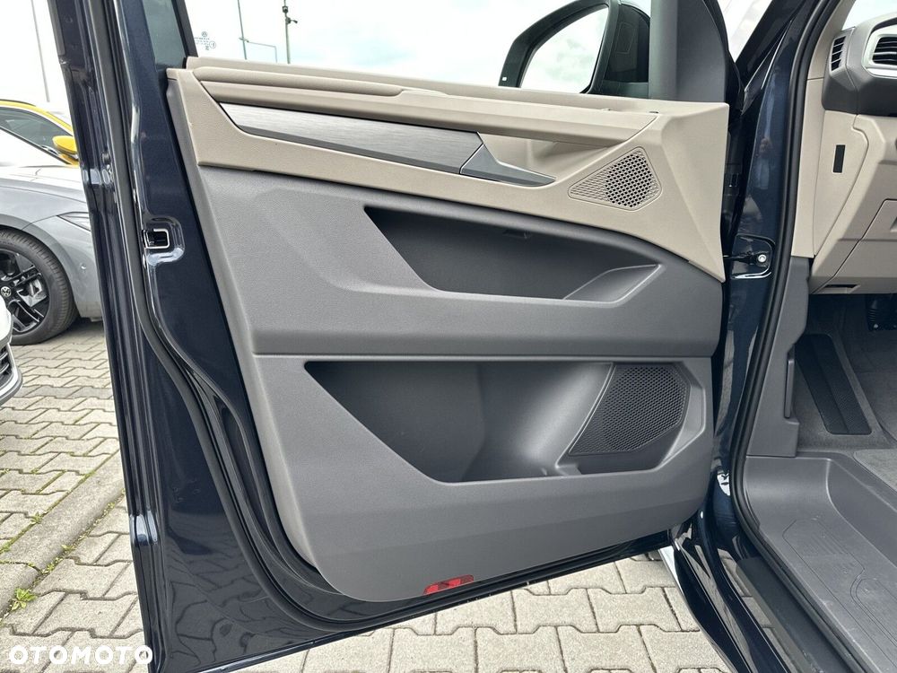Volkswagen Multivan - 11