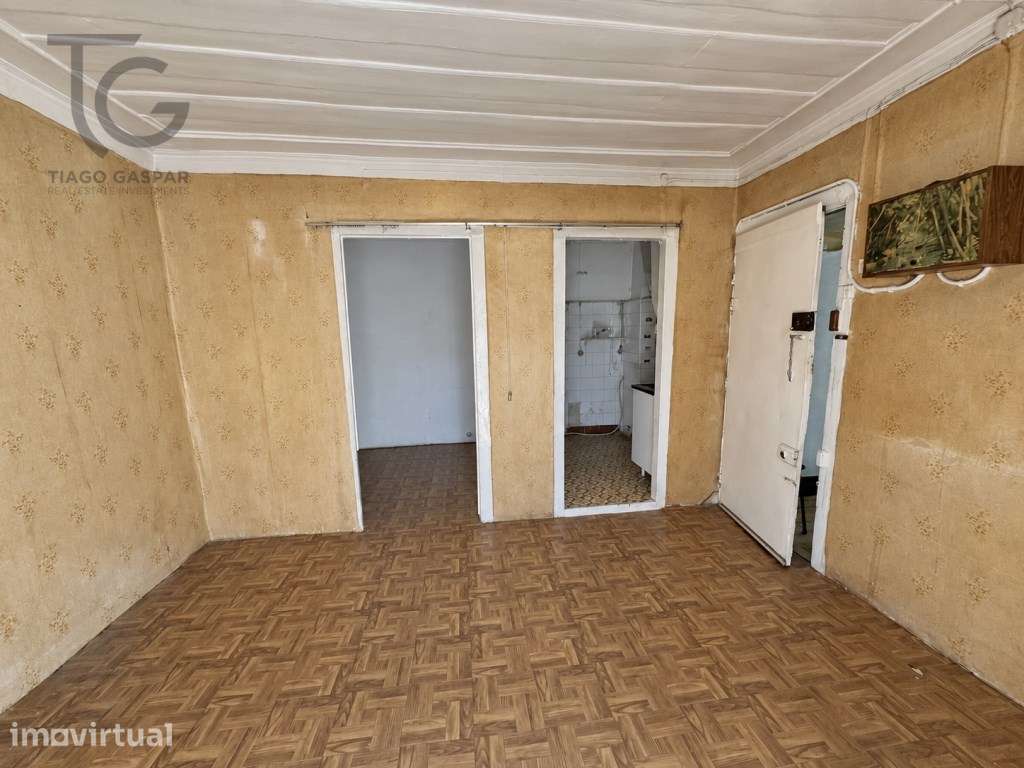 T1 com vista rio para remodelar em Alfama - Grande imagem: 4/10