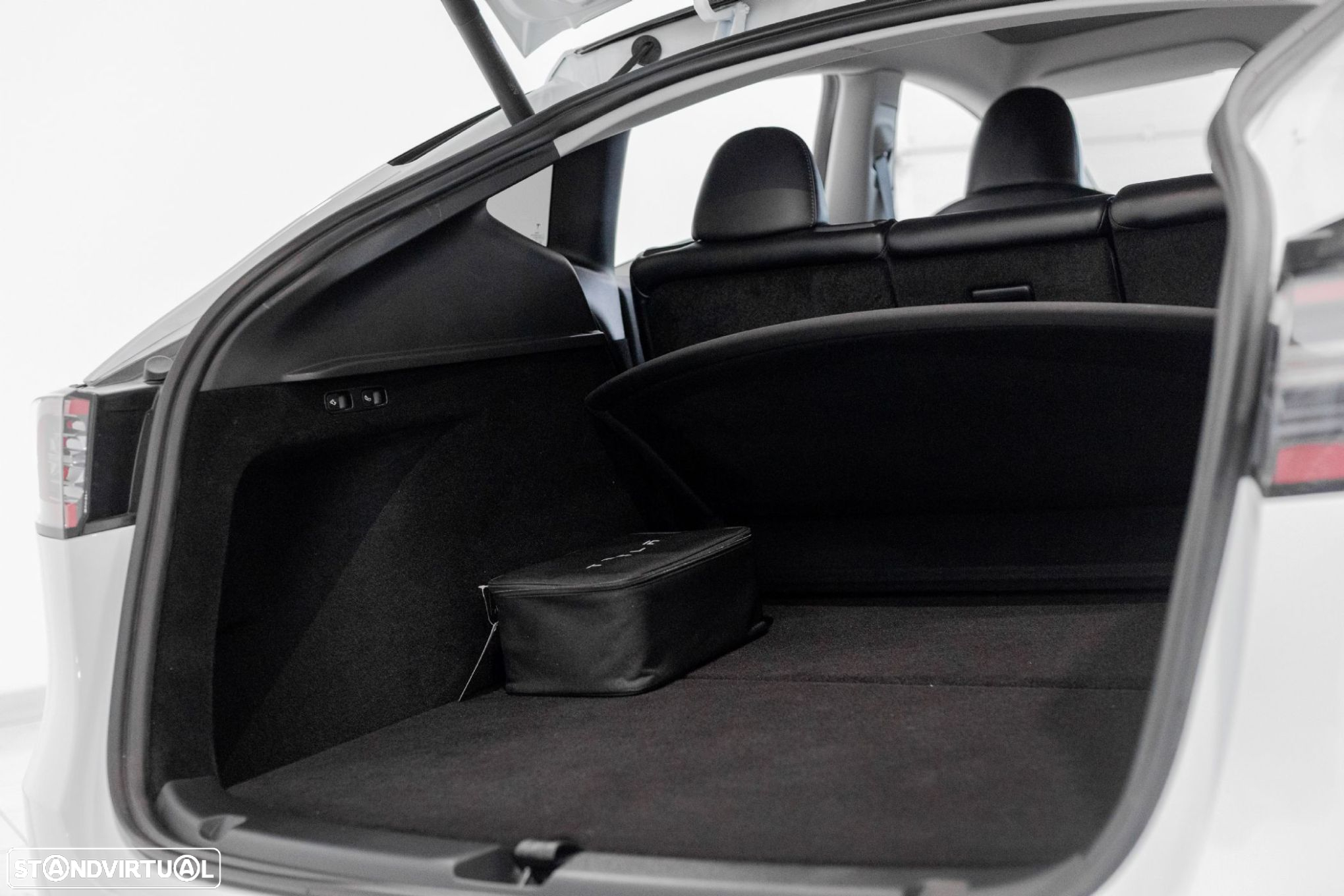 Tesla Model Y Long Range Tração Integral - 24