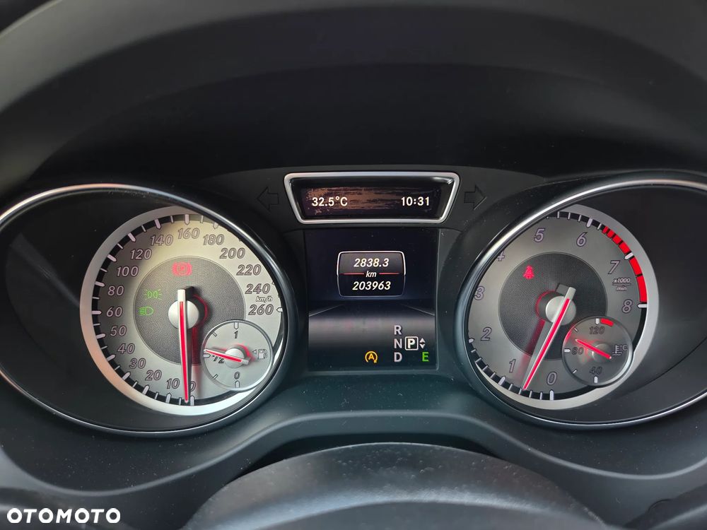 Mercedes-Benz GLA 200 7G-DCT Style - 29