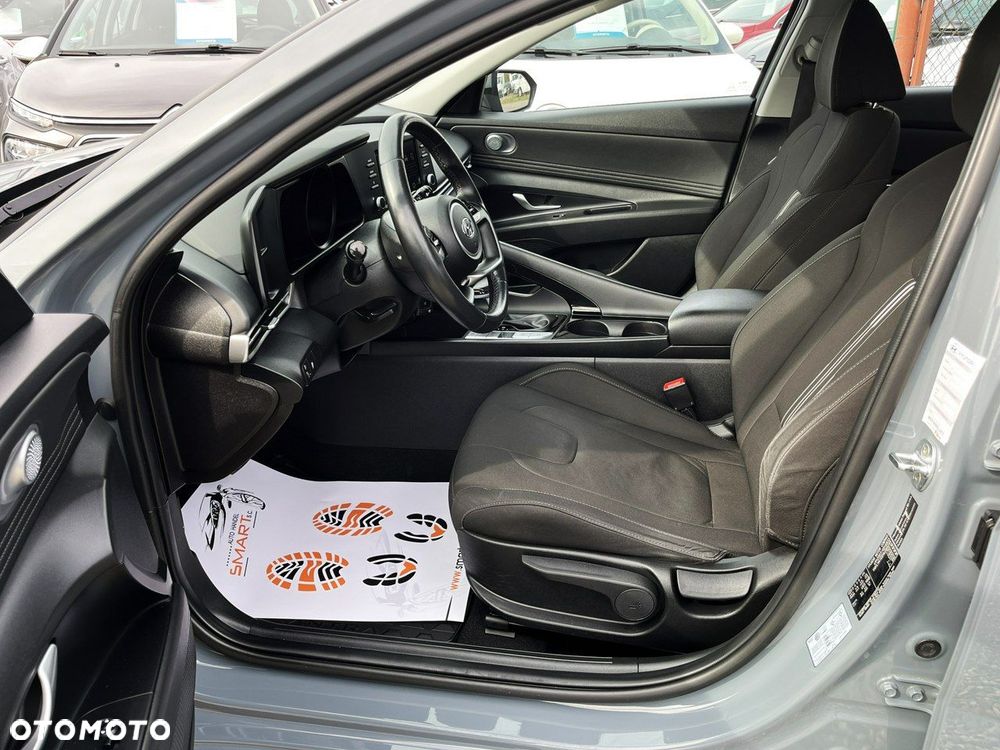 Hyundai Elantra 1.6 Smart CVT - 30