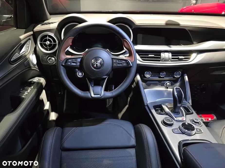 Alfa Romeo Stelvio 2.0 Turbo 16V AT8-Q4 Intensa - 17