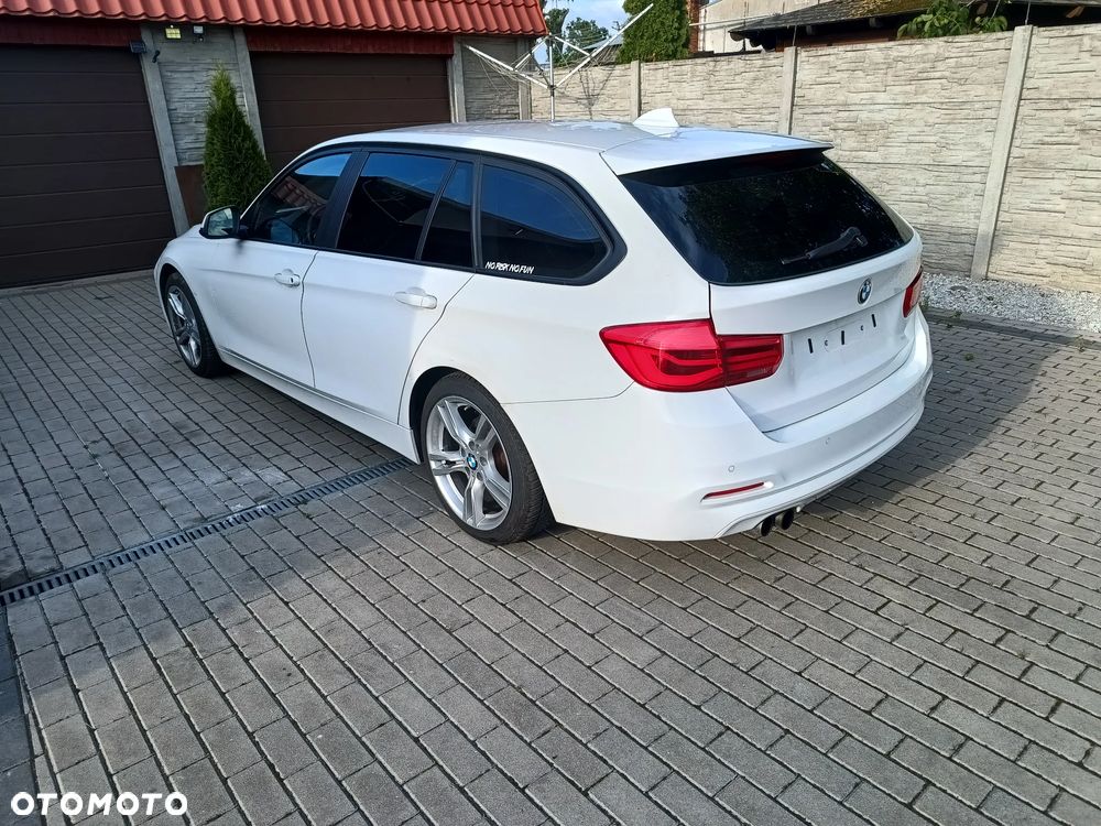 BMW Seria 3 325d M Sport - 4