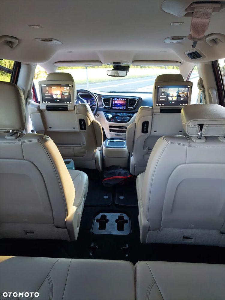 Chrysler Pacifica - 11