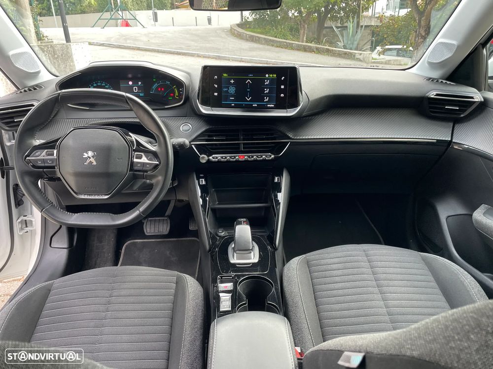 Peugeot e-208 E-Style - 22