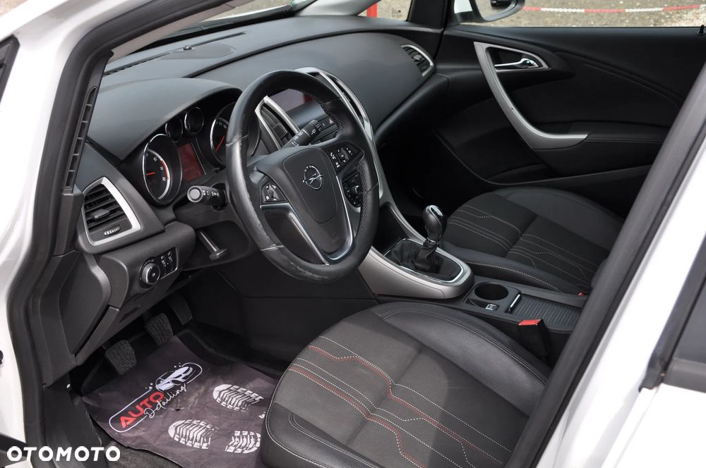 Opel Astra 1.4 Turbo 150 Jahre - 10