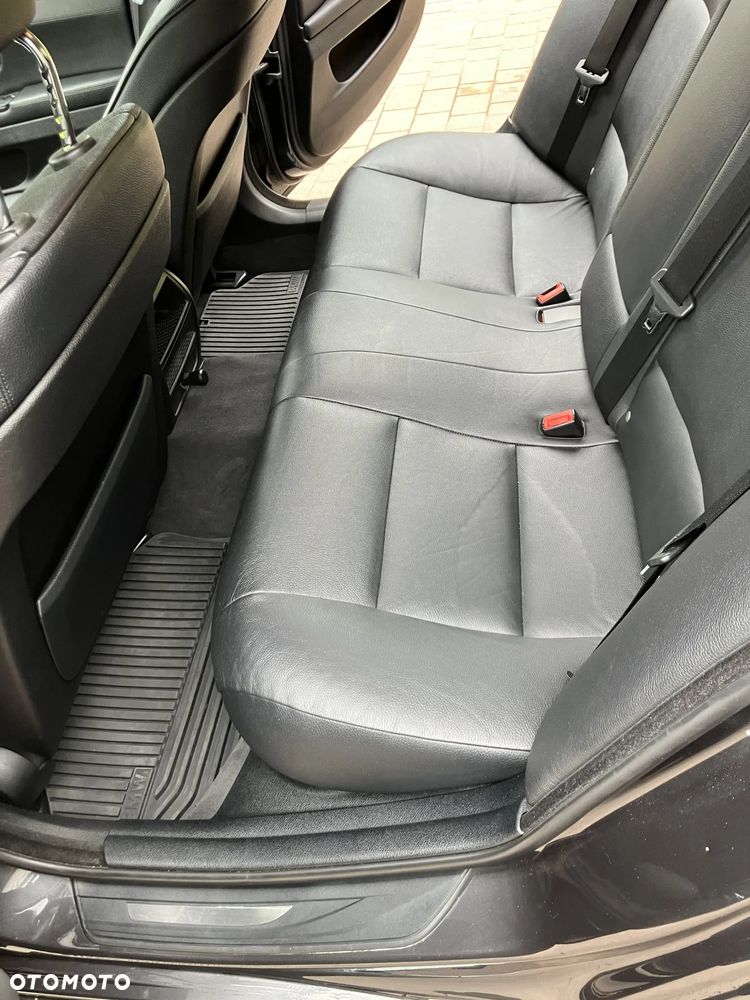 BMW Seria 5 528i xDrive - 12