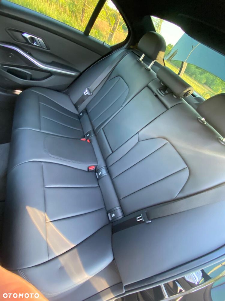 BMW Seria 3 330i M Sport - 30