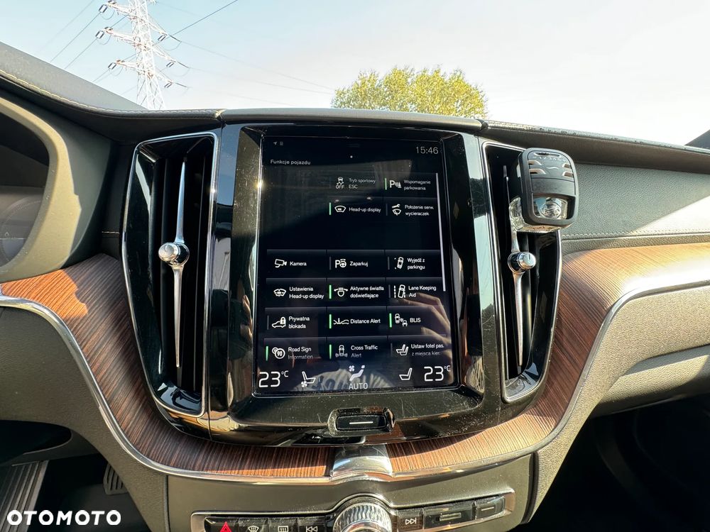 Volvo XC 60 T8 Plug-In Hybrid AWD Inscription - 28