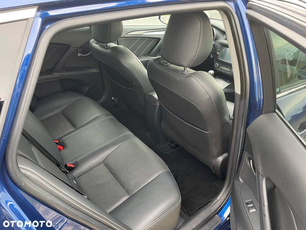Toyota Avensis - 11