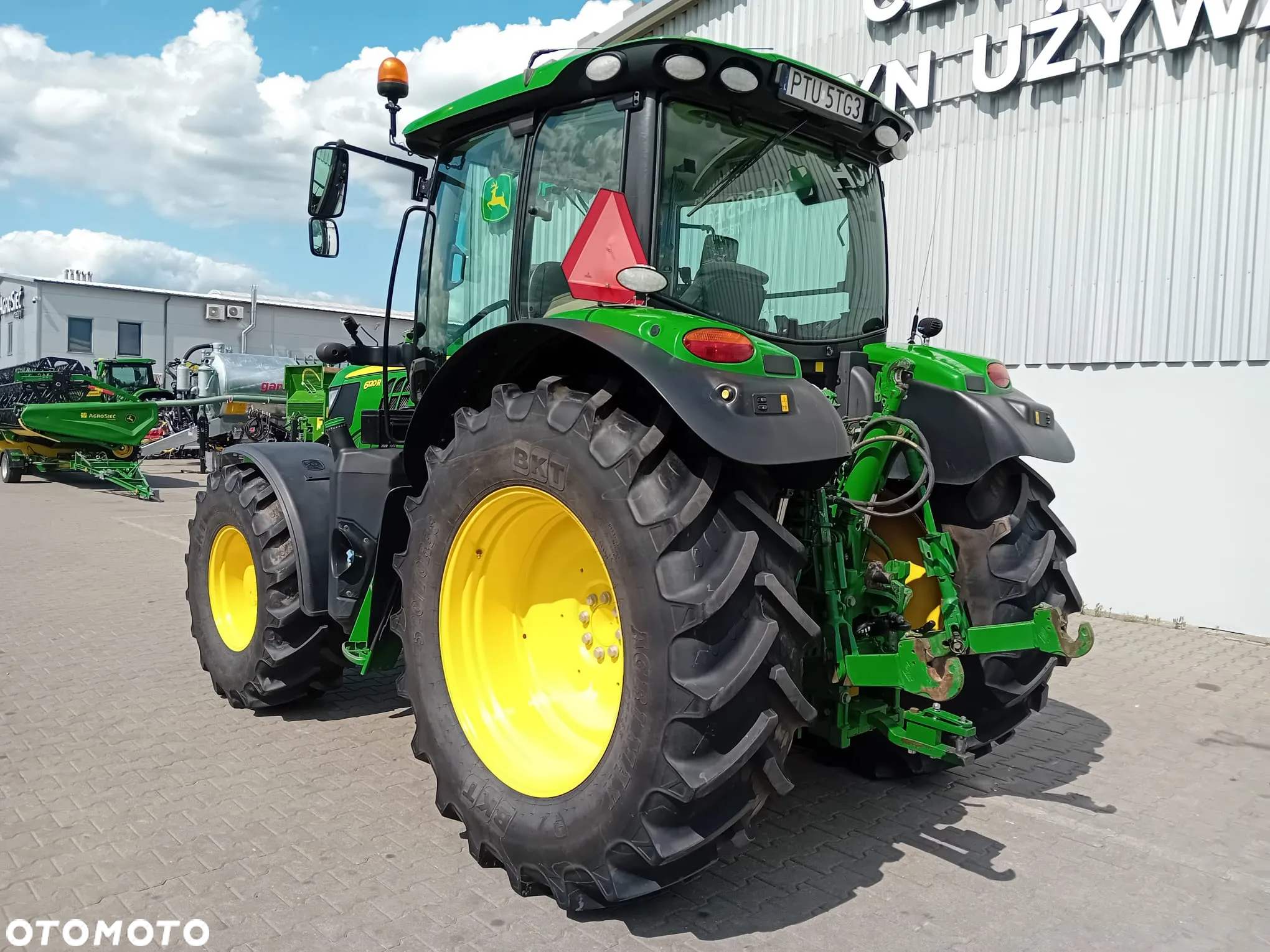 John Deere 6120R - 9