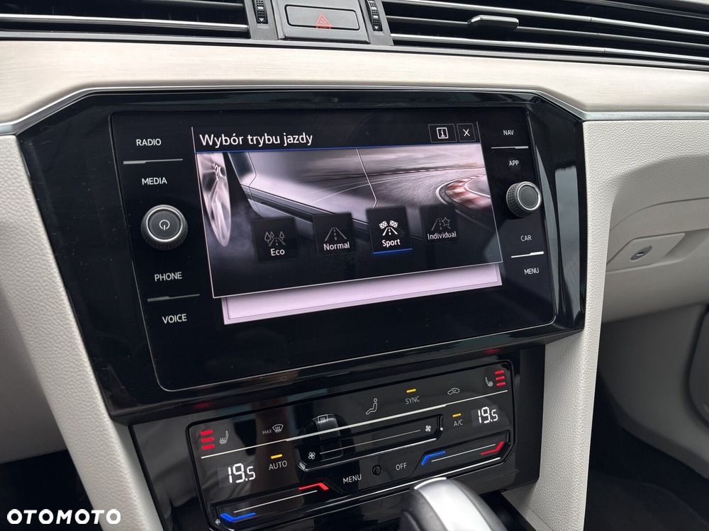 Volkswagen Passat 2.0 TDI Elegance DSG - 28