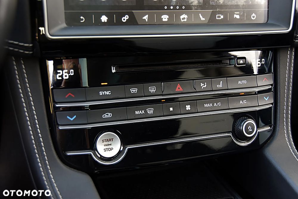 Jaguar F-Pace 2.0 i4P AWD R-Sport - 31