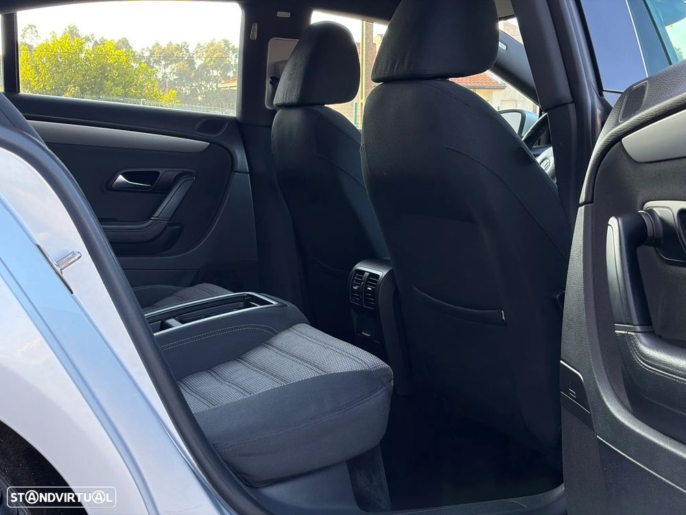 VW Passat CC 2.0 TDi BlueMotion - 28