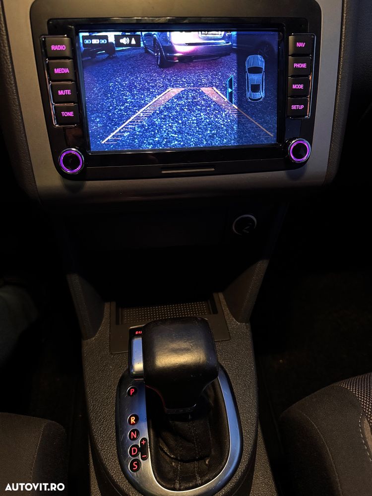 Volkswagen Touran 2.0 TDI DPF DSG Cross - 11