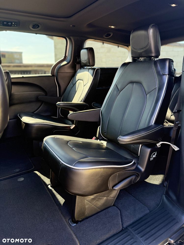 Chrysler Pacifica - 23