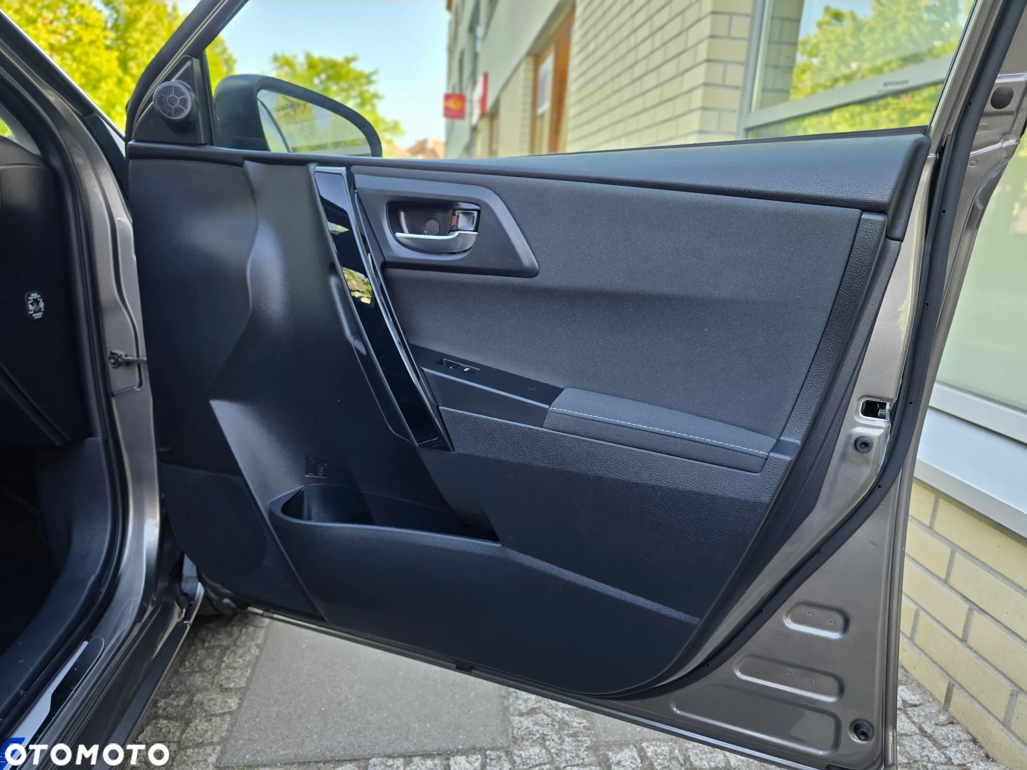 Toyota Auris 1.8 VVT-i Hybrid Automatik Edition S+ - 23