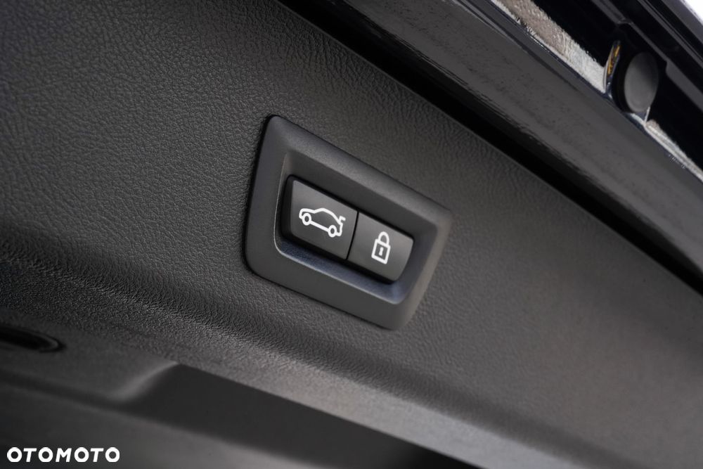 BMW Seria 5 520d M Sport - 23