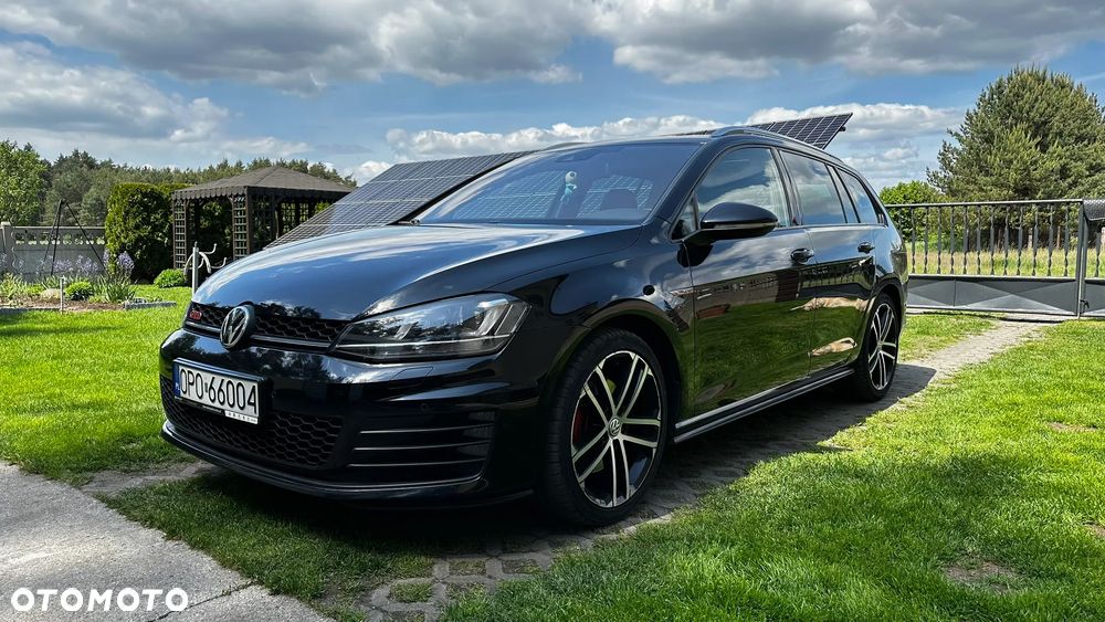 Volkswagen Golf - 1