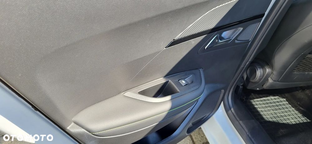 Peugeot 2008 PureTech 130 GT S&S EAT8 - 24