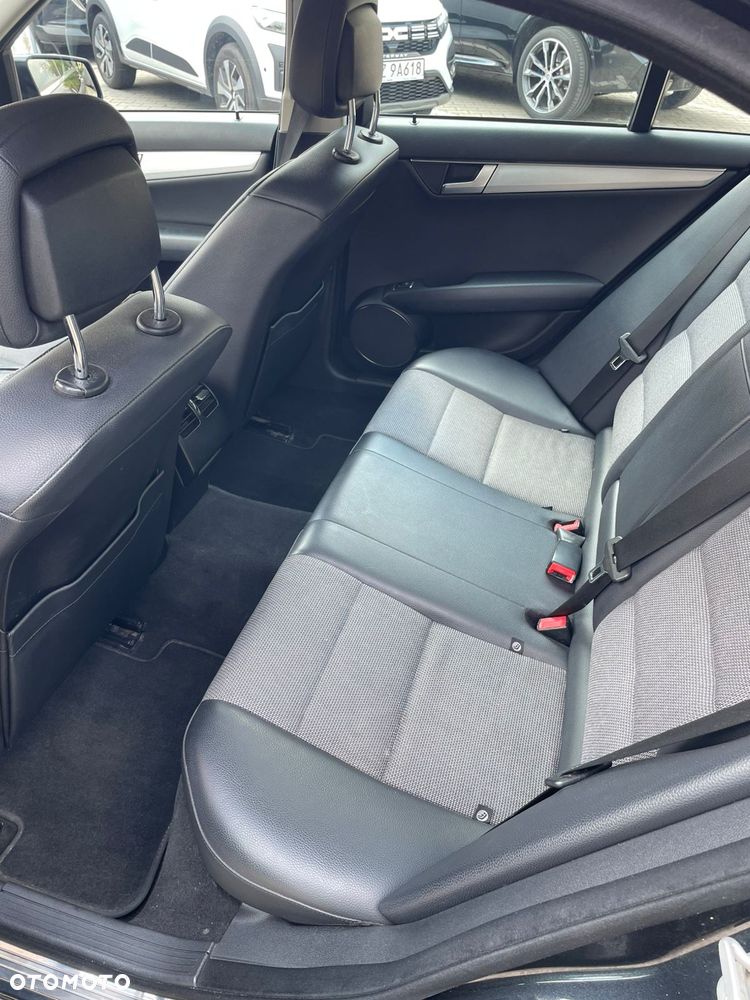 Mercedes-Benz Klasa C 200 CDI DPF (BlueEFFICIENCY) Elegance - 11