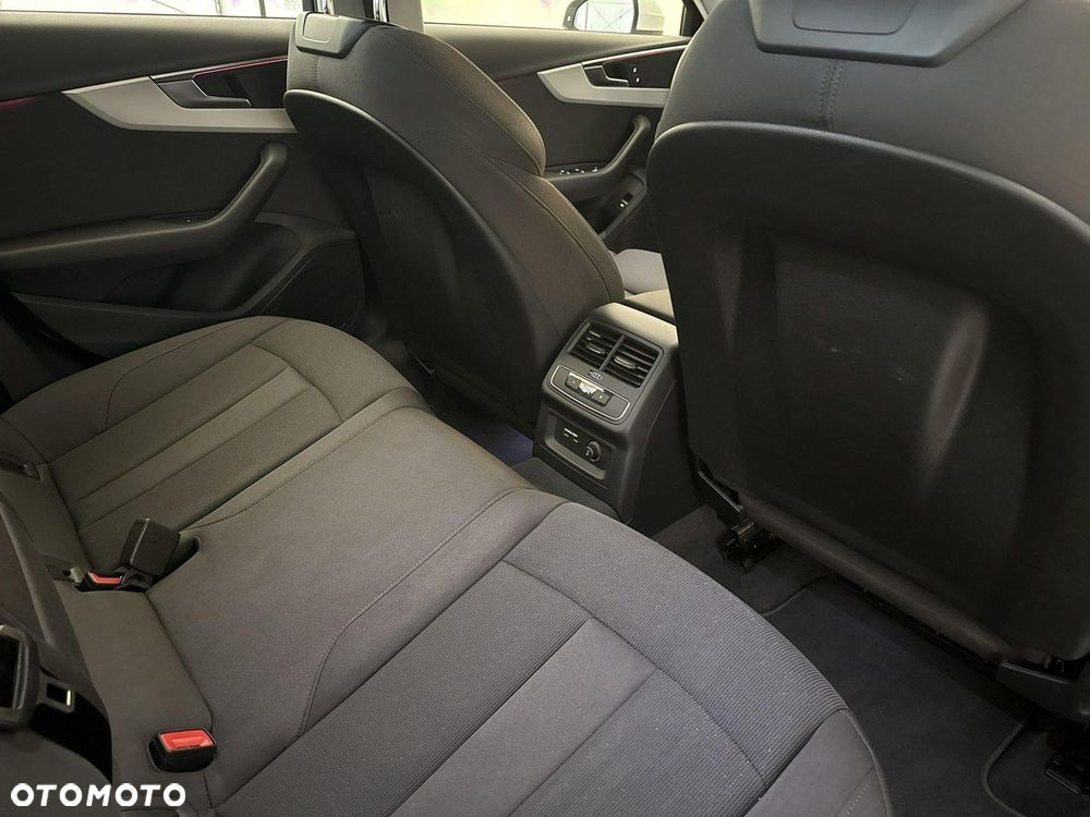 Audi A4 Limousine - 23