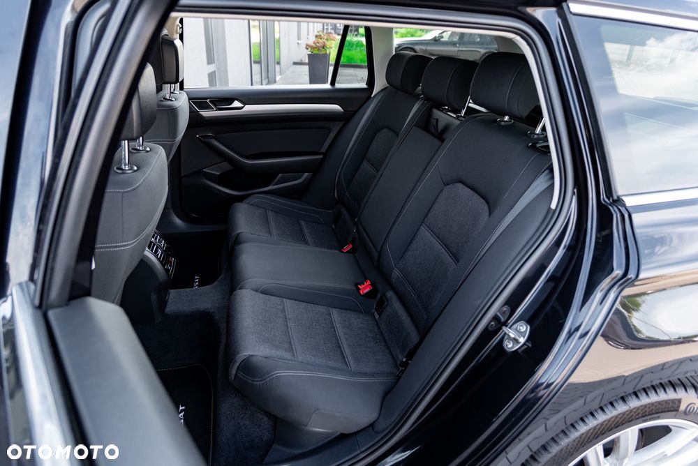 Volkswagen Passat Variant 2.0 TDI SCR DSG Trendline - 19