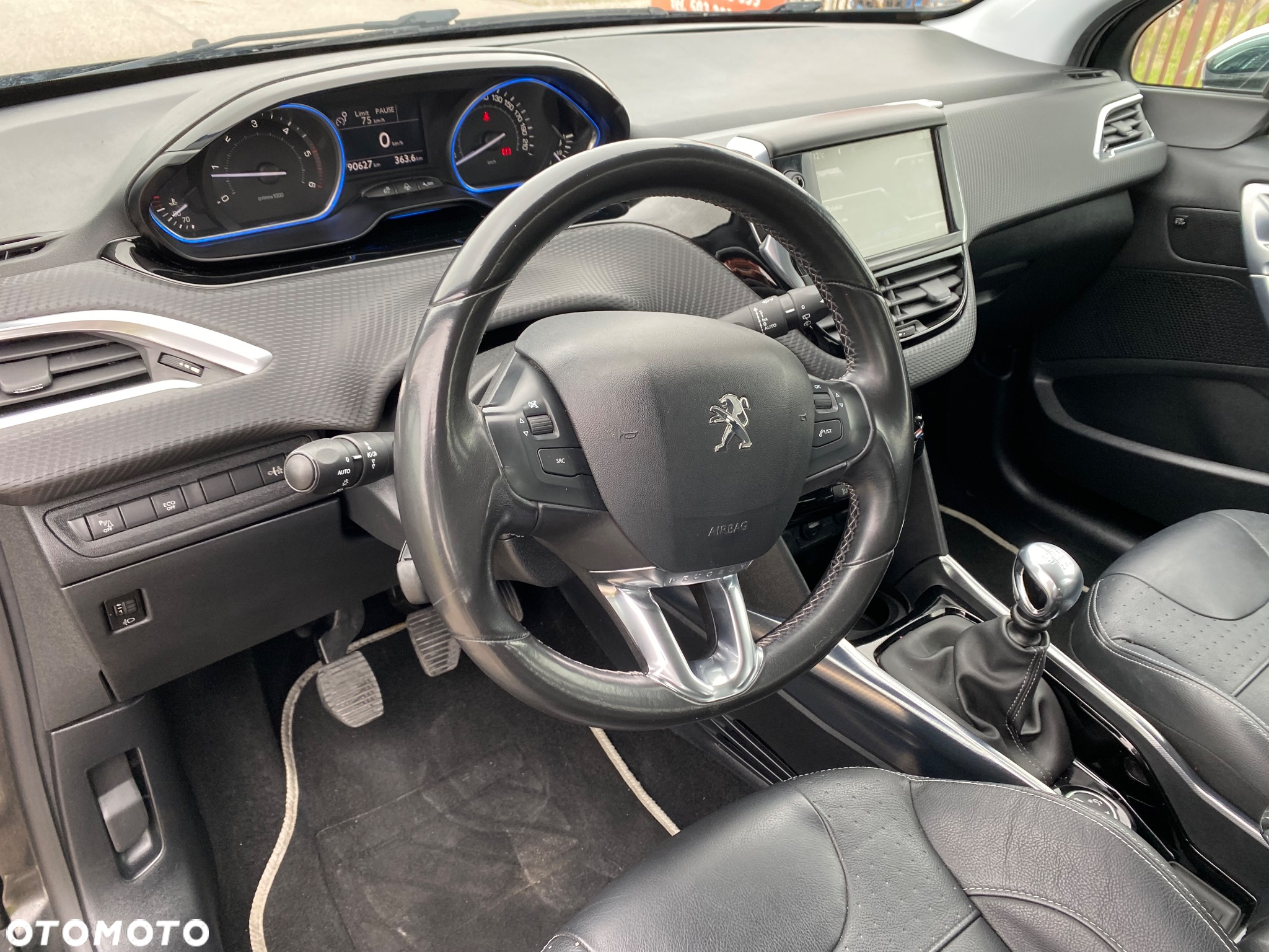 Peugeot 2008 1.6 e-HDi Allure S&S - 29