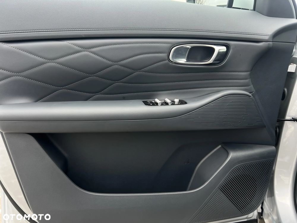 Geely Starray EM-i 1.5 PHEV Pro - 16