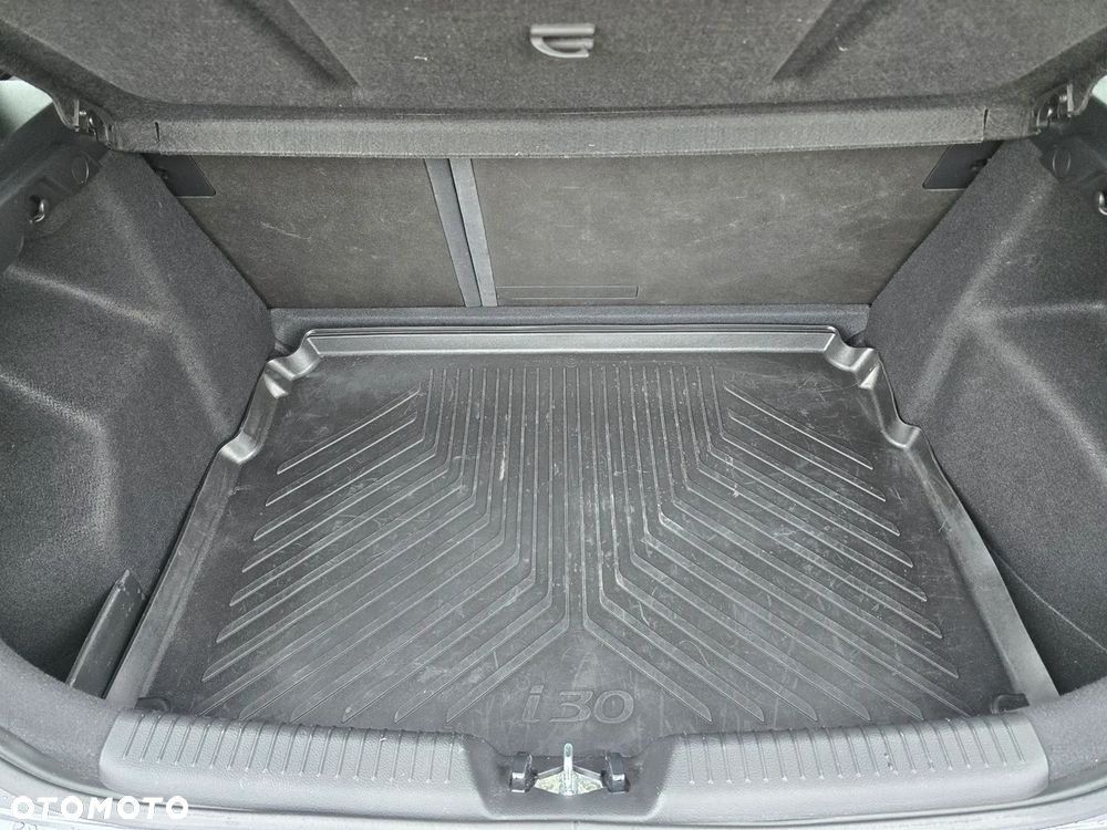 Hyundai i30 blue 1.6 GDI Trend - 16