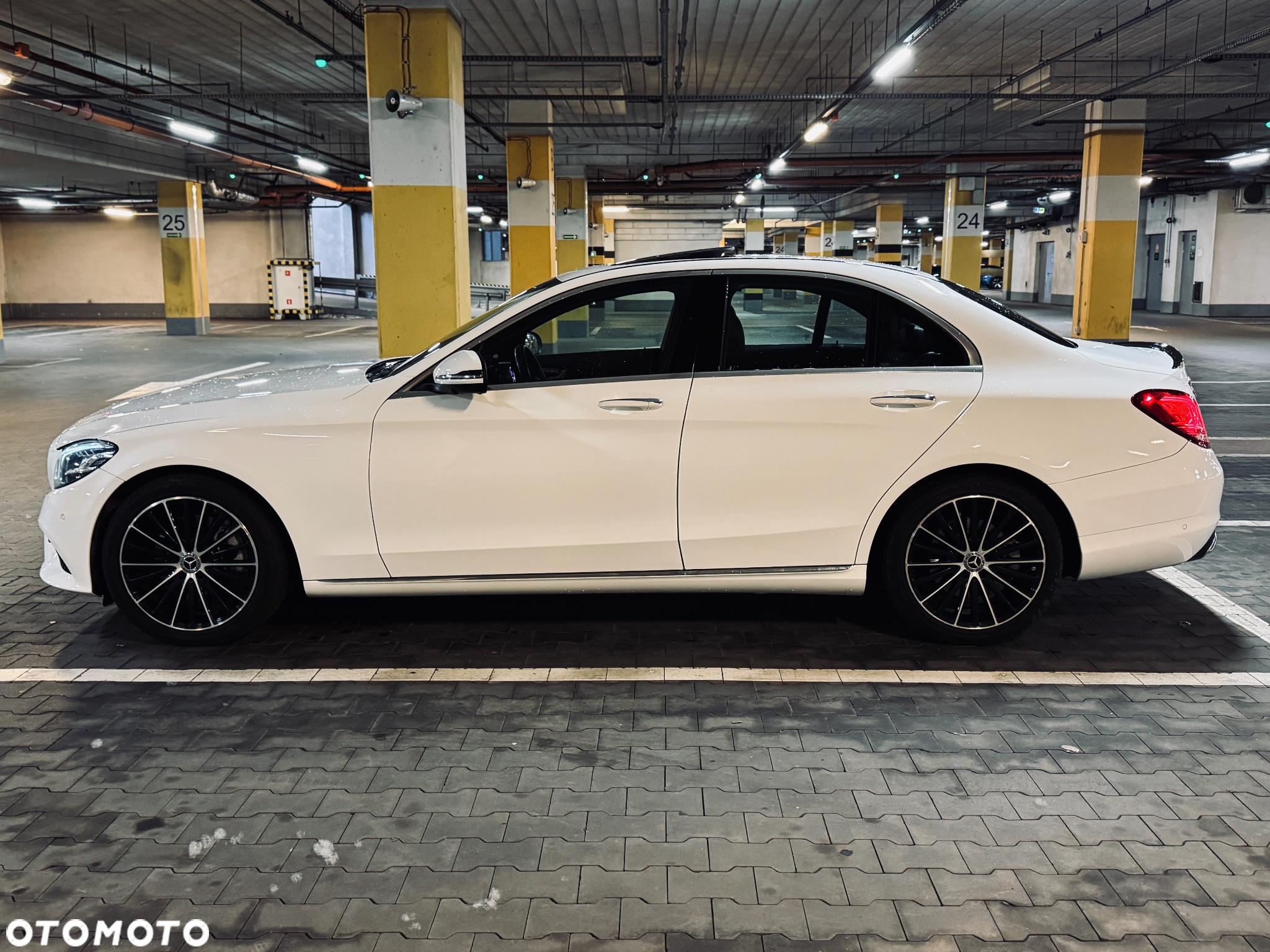 Mercedes-Benz Klasa C 300 9G-TRONIC - 8