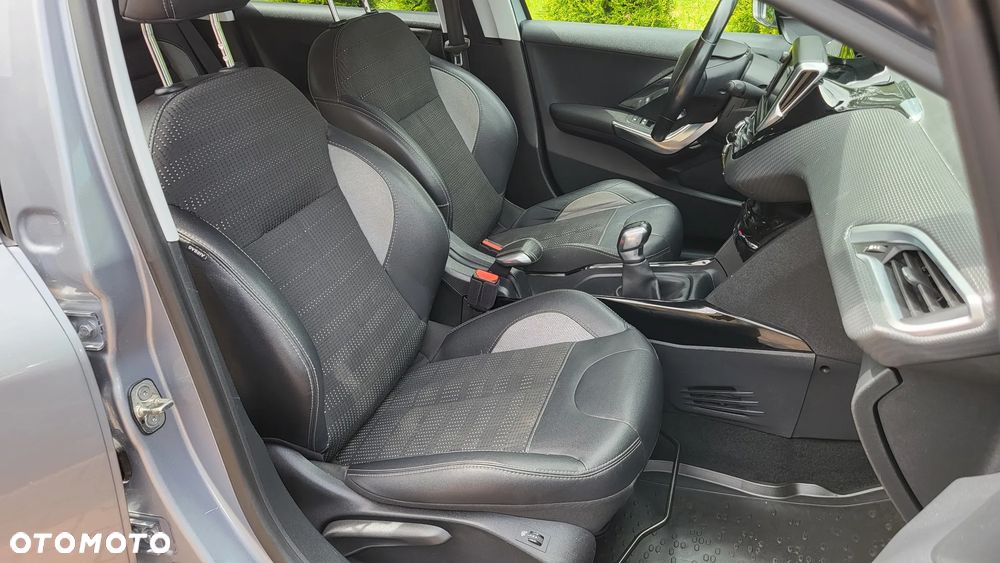 Peugeot 2008 1.2 Pure Tech Allure S&S - 9