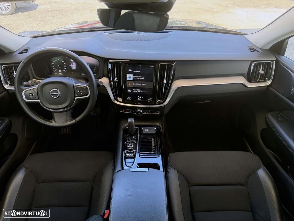 Volvo V60 2.0 T8 AWD TE Momentum Plus - 31