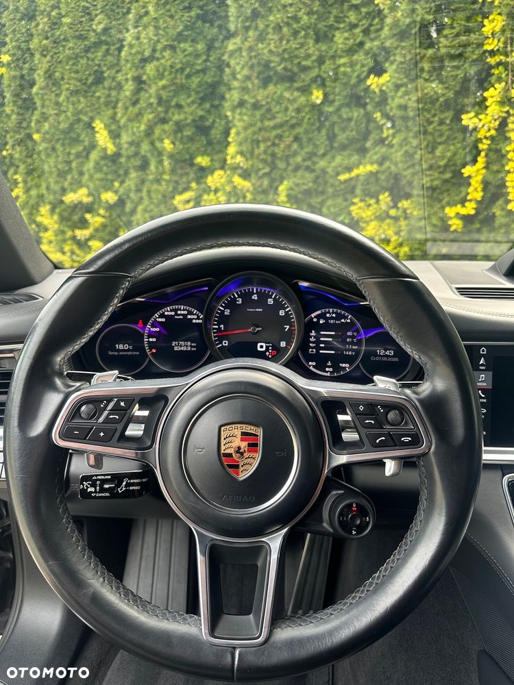 Porsche Panamera 4S - 19