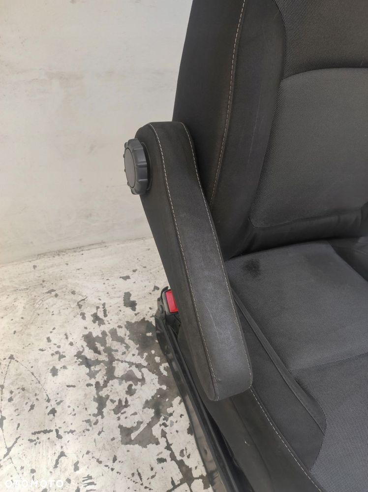 fotel kierowcy lewy przód eu grzany talento ii 2 vivaro b trafic iii 3 - 6