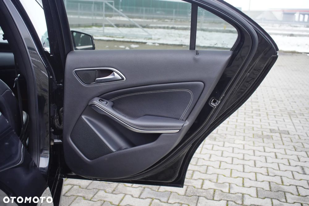 Mercedes-Benz Klasa A 200 CDI (BlueEFFICIENCY) 7G-DCT - 40