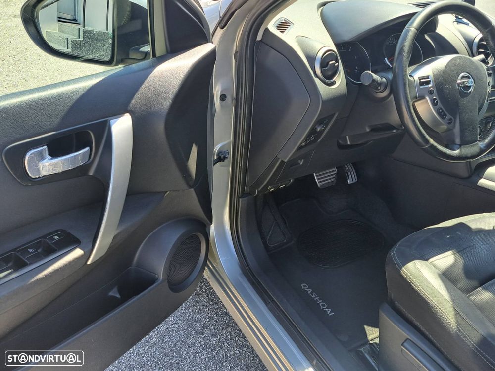 Nissan Qashqai 2.0 dCi 4 x 4 DPF Aut tekna - 18