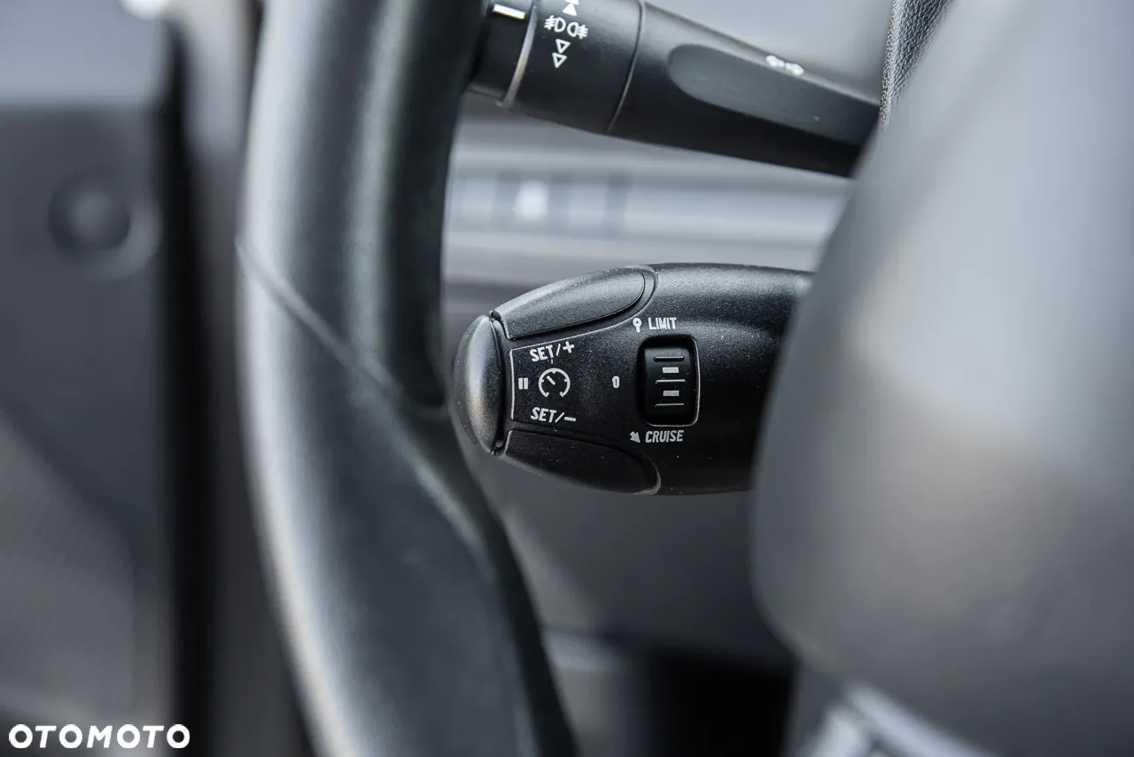 Peugeot 208 - 18