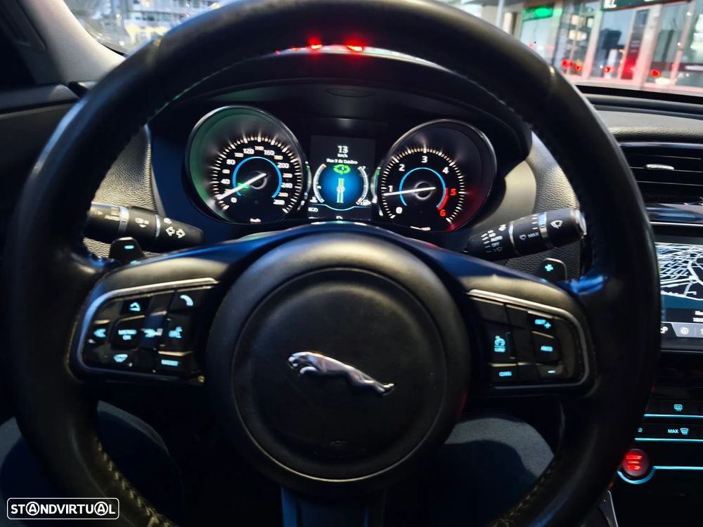 Jaguar XE 2.0 D Prestige Aut. - 12