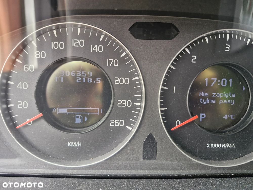 Volvo XC 70 D5 AWD Kinetic - 16