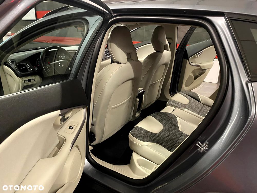 Volvo V40 Cross Country D2 Drive-E Dynamic Edition - 17