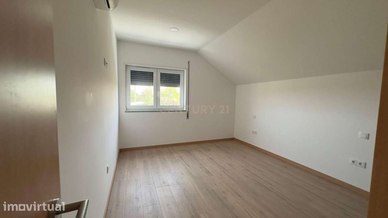 Fantástico Apartamento T2 Totalmente Remodelado no Troviscal, Oliveira - Grande imagem: 5/11