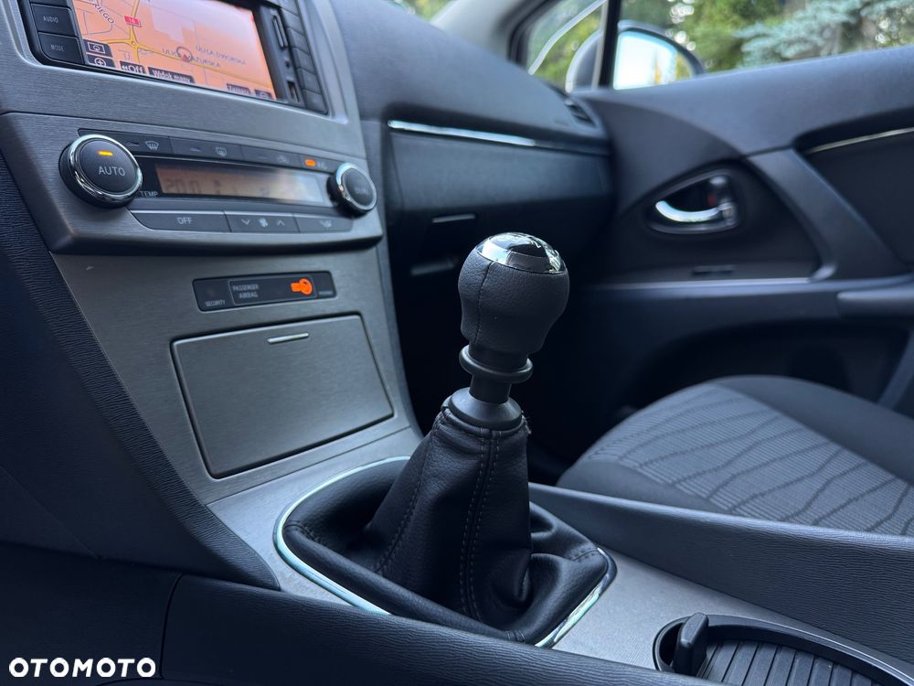 Toyota Avensis 2.0 D-4D Sol plus+NAVI - 19