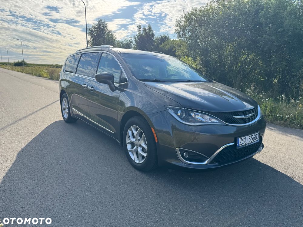 Chrysler Pacifica - 5