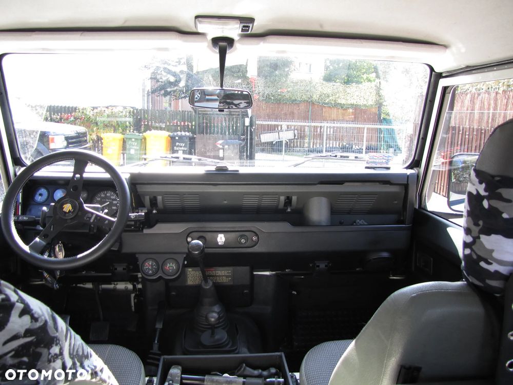 Land Rover Defender - 14