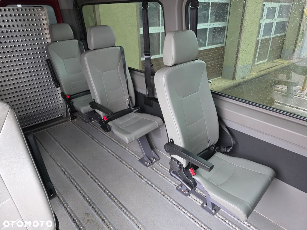 Mercedes-Benz Sprinter - 11