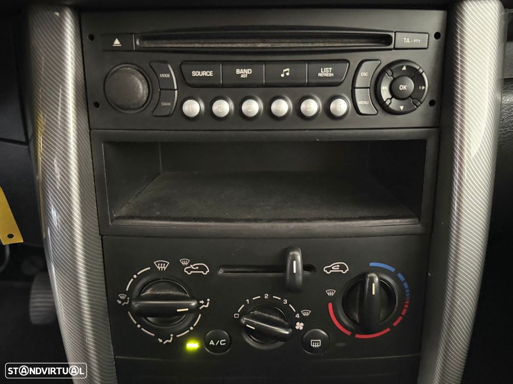 Peugeot 207 1.4 16V Premium - 22