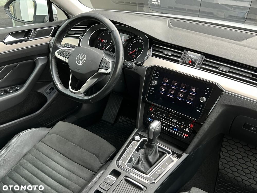 Volkswagen Passat Variant 2.0 TDI EVO Elegance DSG - 18