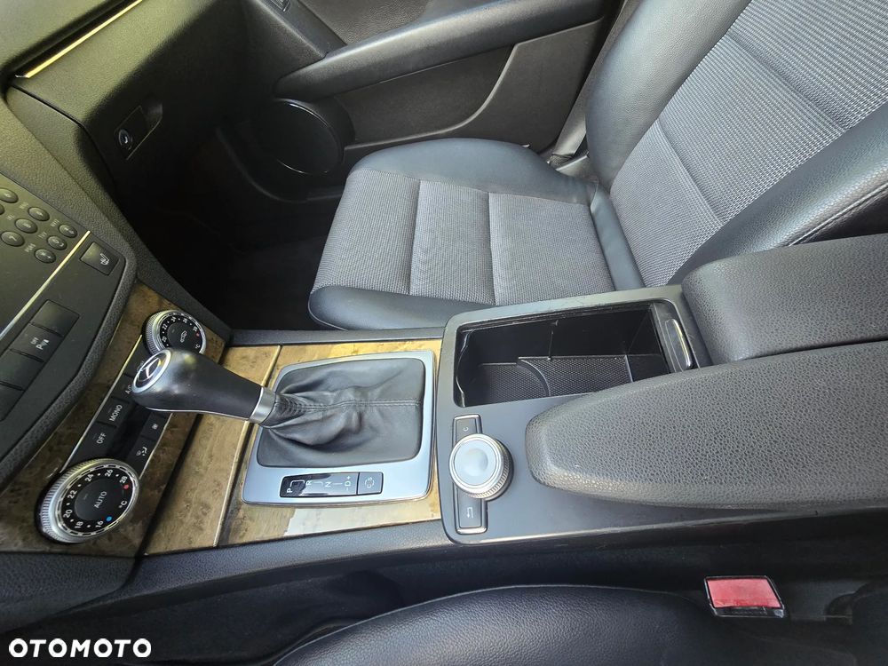 Mercedes-Benz Klasa C 220 CDI DPF Automatik Elegance - 27