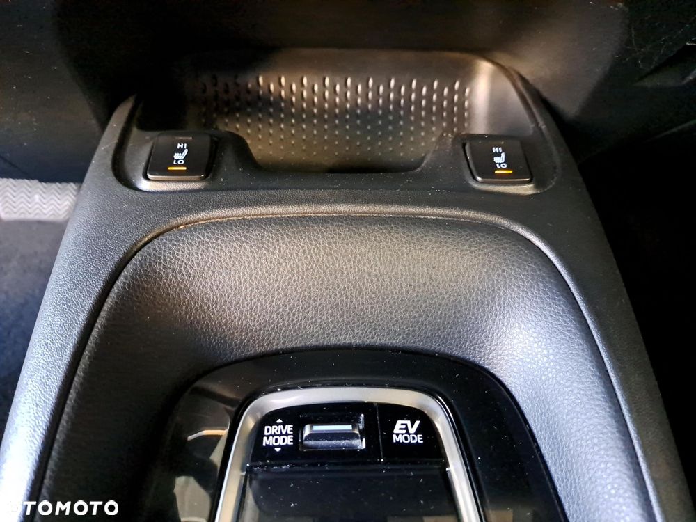 Toyota Corolla 1.8 Hybrid Comfort - 24